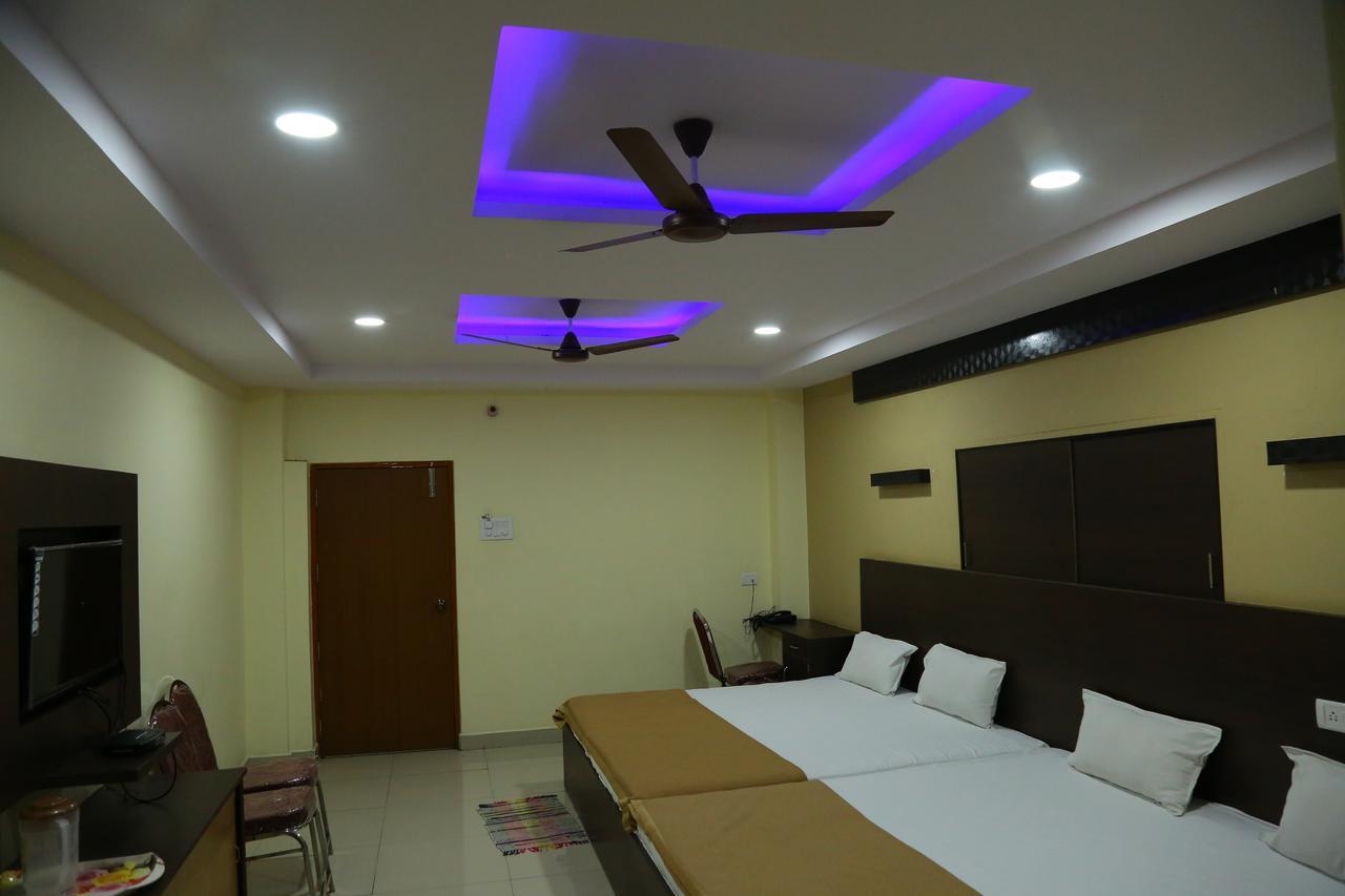 Divya Lodge Hyderabad Exterior photo